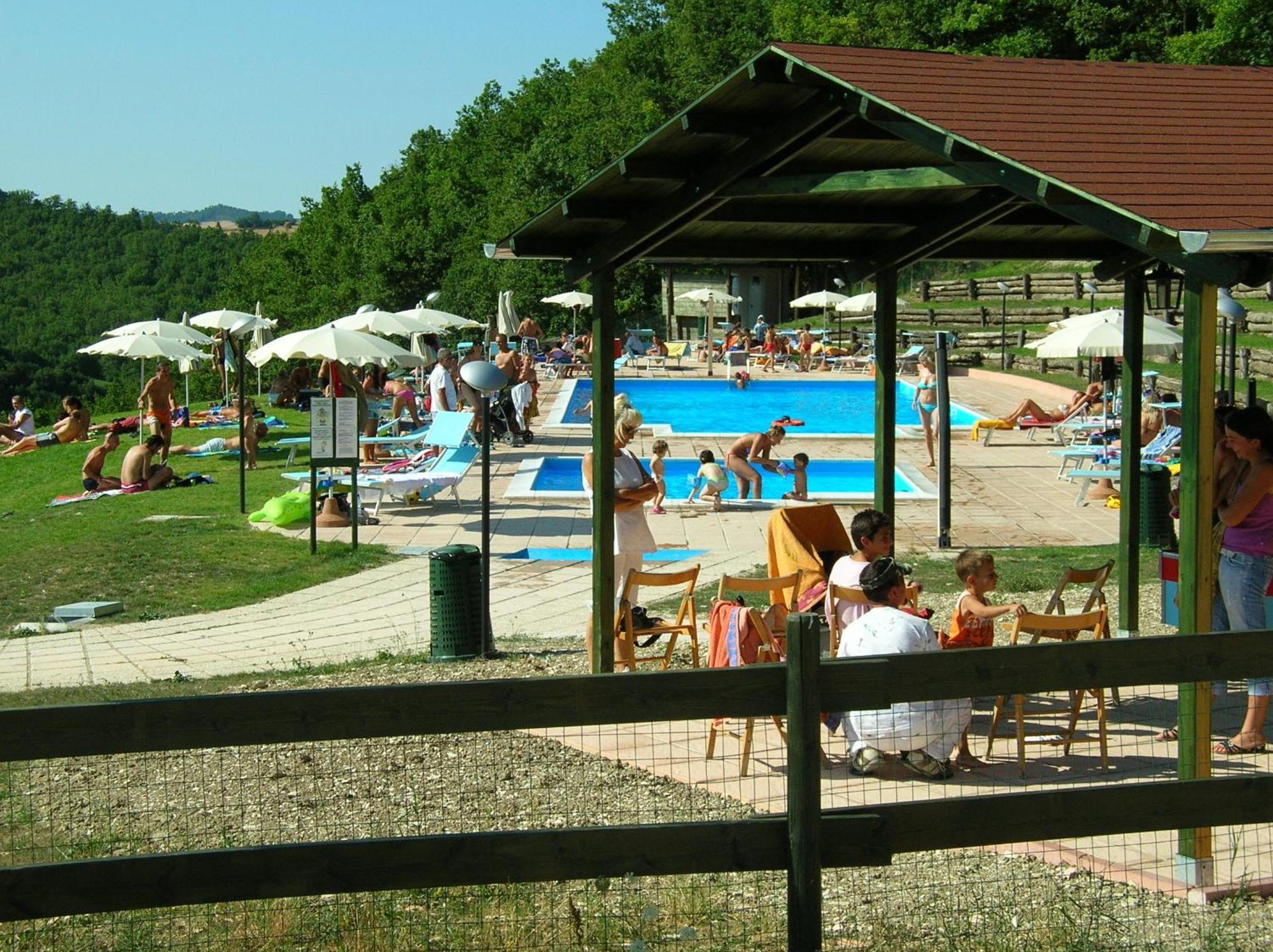 Agriturismo Orsaiola 우르바니아 외부 사진