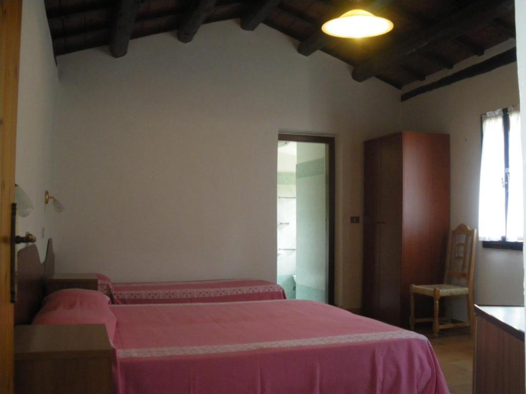 Agriturismo Orsaiola 우르바니아 객실 사진